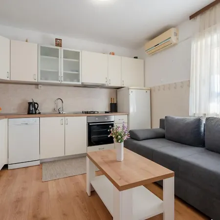 Apartamento Ina *